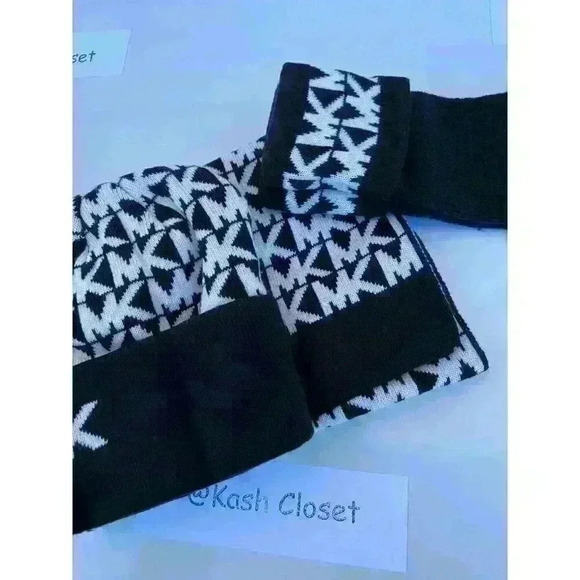 Michael Kors Hat,Gloves & Scarf Gift Box Set MK Signature Black - Picture 3 of 6